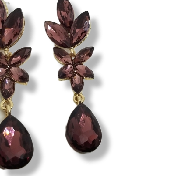 VINTAGE GOLDTONE & PURPLE GLASS RHINESTONE DROP STATEMENT EARRINGS - Picture 3 of 4